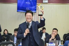 正积极摸索陕西型经济成长